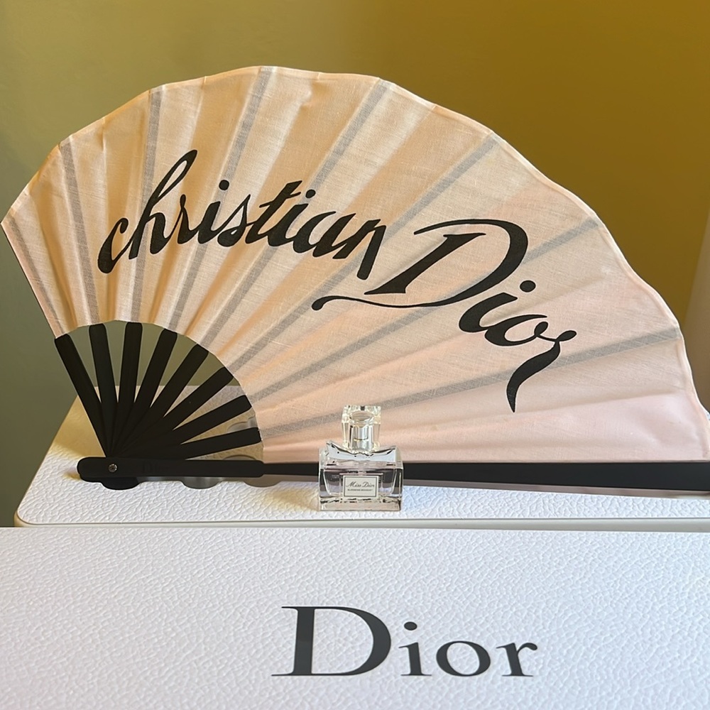 Brand New DIOR Miss Dior Fan - Picture 6 of 16
